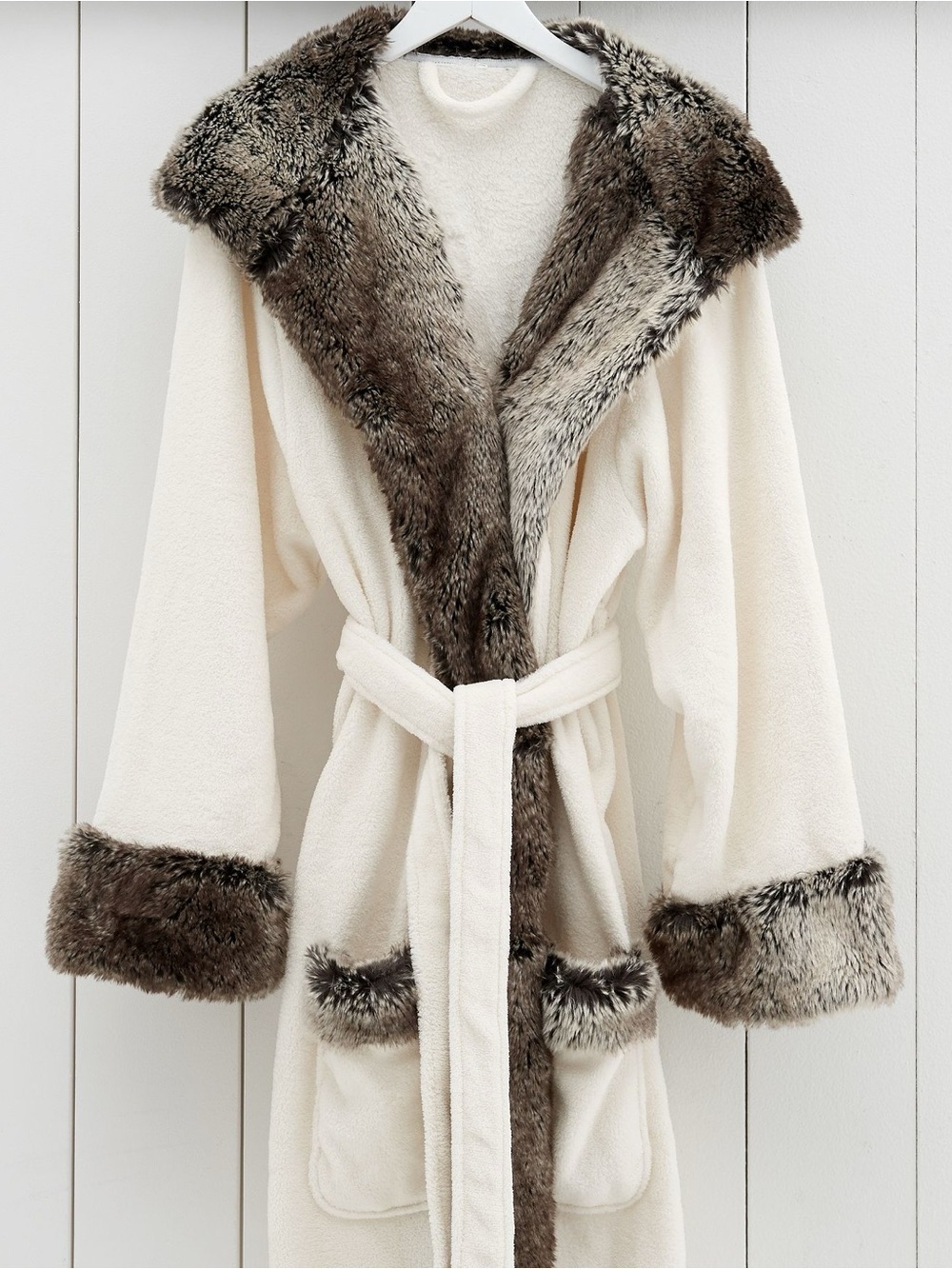 NEVER WORN- Pottery Barn Ombre Faux Fur Trim Hooded Robe Ivory Gray